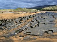Dunkle Wolken, Dünen und Karstfeld an der Fanore Beach - Co. Clare